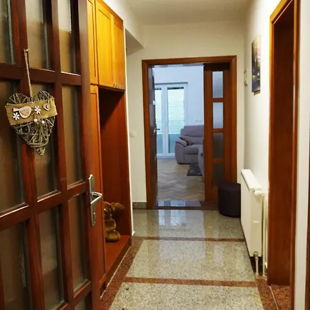 Apartment Zona Siroki Brijeg